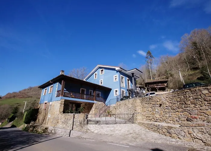 La Casona De CardesHotel Rural